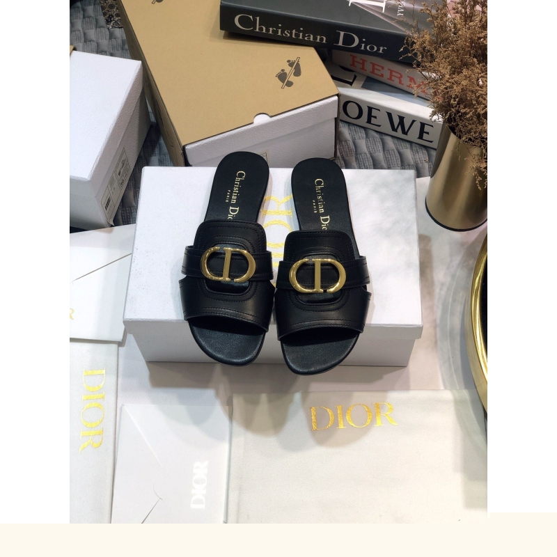ch**an D*or slippers